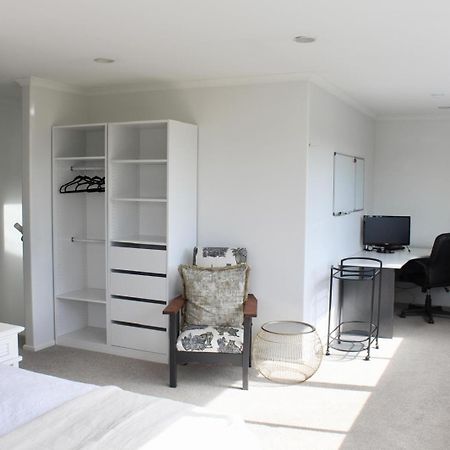5-Min Walk To Village - Havelock North Holiday Home With Spa Pool מראה חיצוני תמונה